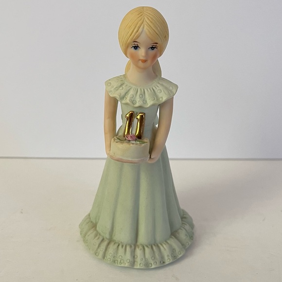 Growing Up Girls Blonde Green Dress Age 11 Porcelain Figurine - Picture 9 of 9
